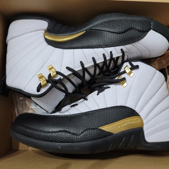 Jordan 12 royalty size 10 - Picture 3 of 5